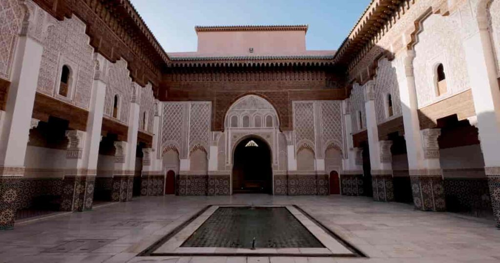 Ben Youssef Madrasa Innenhof Marrakesch
