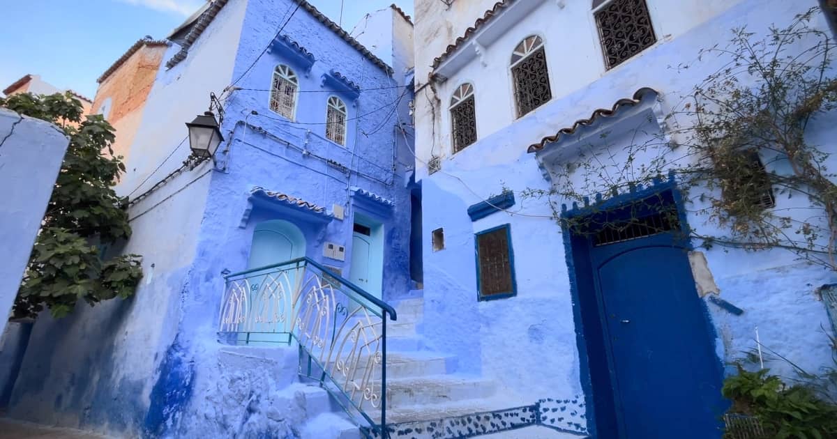 Chefchaouen – die blaue Perle des Rif-Gebirges entdecken Blaue Gassen der Medina von Chefchaouen – magisches Highlight unter Marokkos ultimativen Erlebnissen