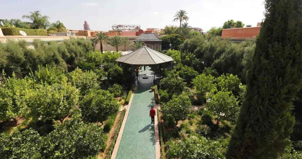 Le Jardin Secret mit traditionellem Garten und Architektur