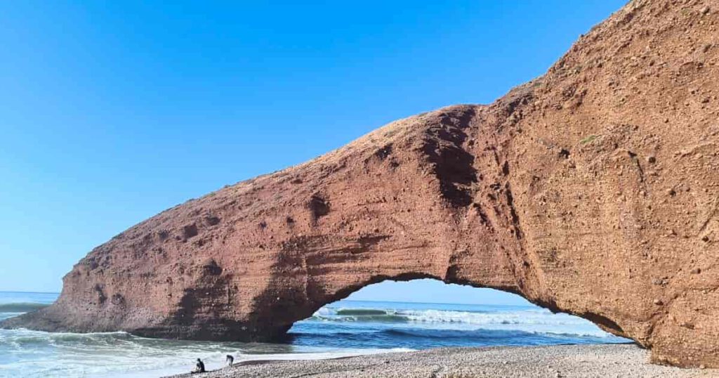 Legzira Strand rote Felsbögen Atlantik Marokko Sonnenuntergang