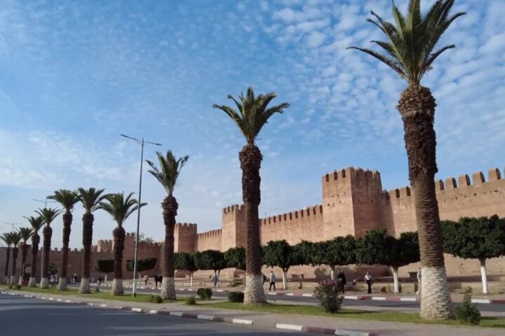 Stadtmauern von Taroudant in warmem Abendlicht – historisches Stadterlebnis im Süden Marokkos