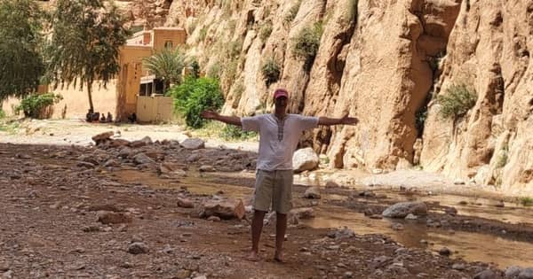 Todra-Schlucht – spektakuläres Naturwunder für Wanderer und Abenteurer Todra-Schlucht in Marokko – majestätische Felswände und Flusslauf im Hohen Atlas