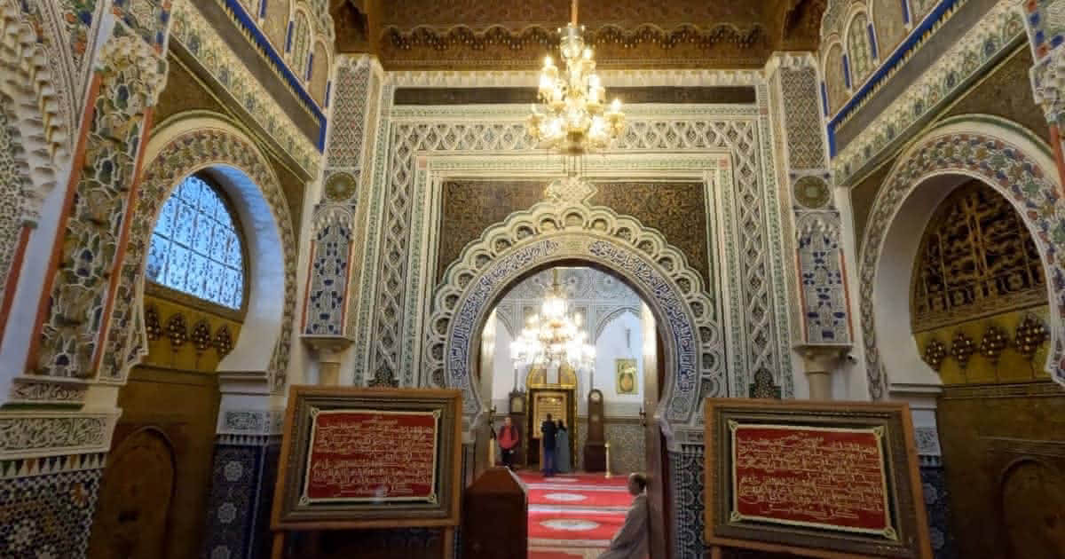 Zawiya Moulay Idris II, Fez. Discover the sacred shrine with Stylia Tours.