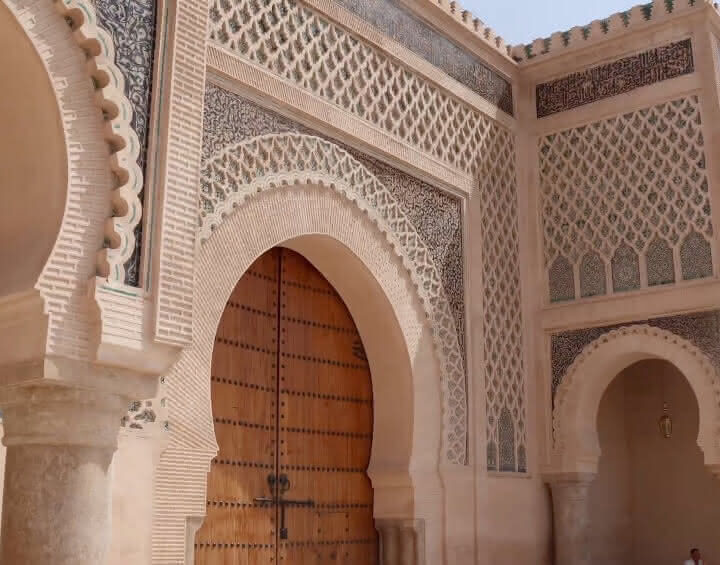 Bab Mansour gate in Meknes, showcasing Morocco’s imperial heritage on Stylia Tours’ 5-day luxury journey through the royal cities.