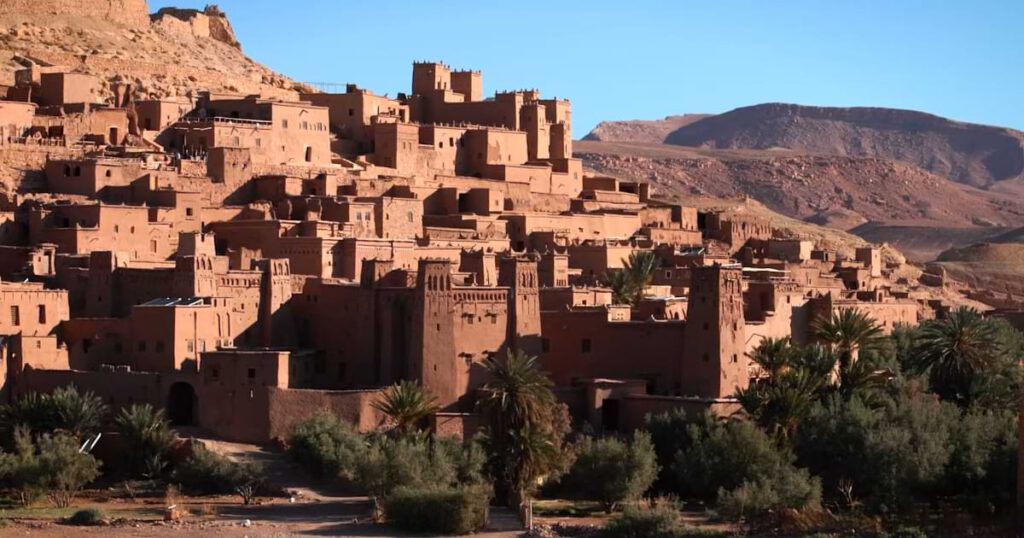 Traditionelle Lehmbauten der Kasbah Ait Ben Haddou mit typischer Architektur