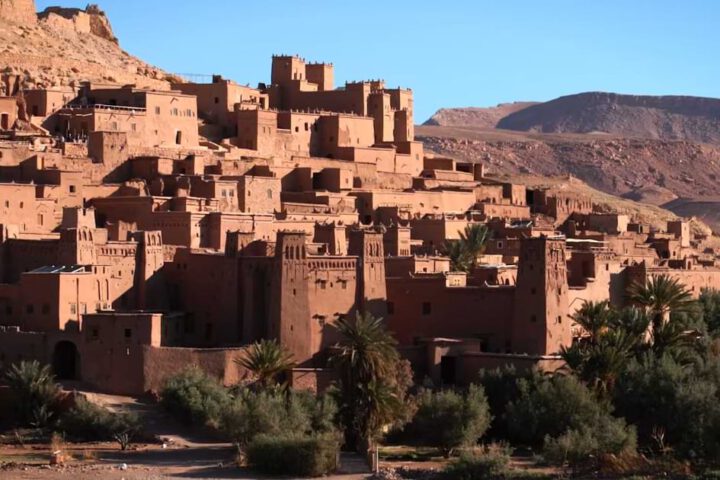 Traditionelle Lehmbauten der Kasbah Ait Ben Haddou mit typischer Architektur