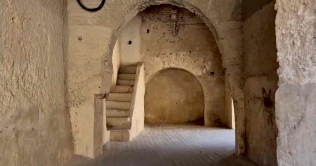 Kasbah interior Taroudant Innenraum einer traditionellen Kasbah mit Bögen in Taroudant