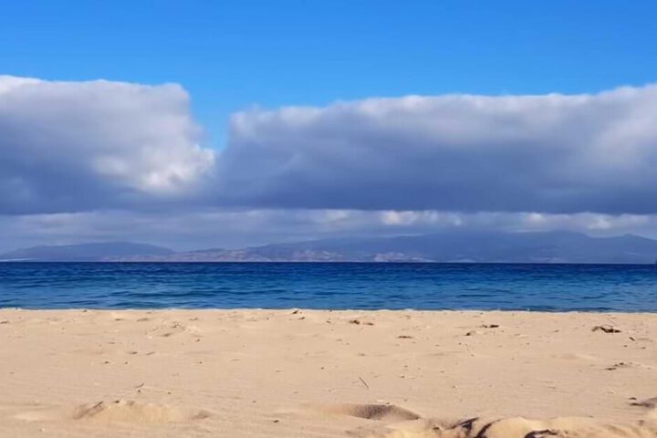 Dalia Beach bei Tanger mit Sandstrand und Blick auf das Mittelmeer in der Straße von Gibraltar
