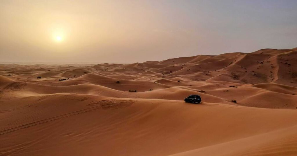 4x4 Wüstentour in der Merzouga Wüste bei Sonnenuntergang in den Erg Chebbi Dünen