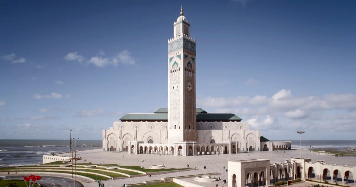 Hassan-II.-Moschee in Casablanca mit Blick auf den Atlantik