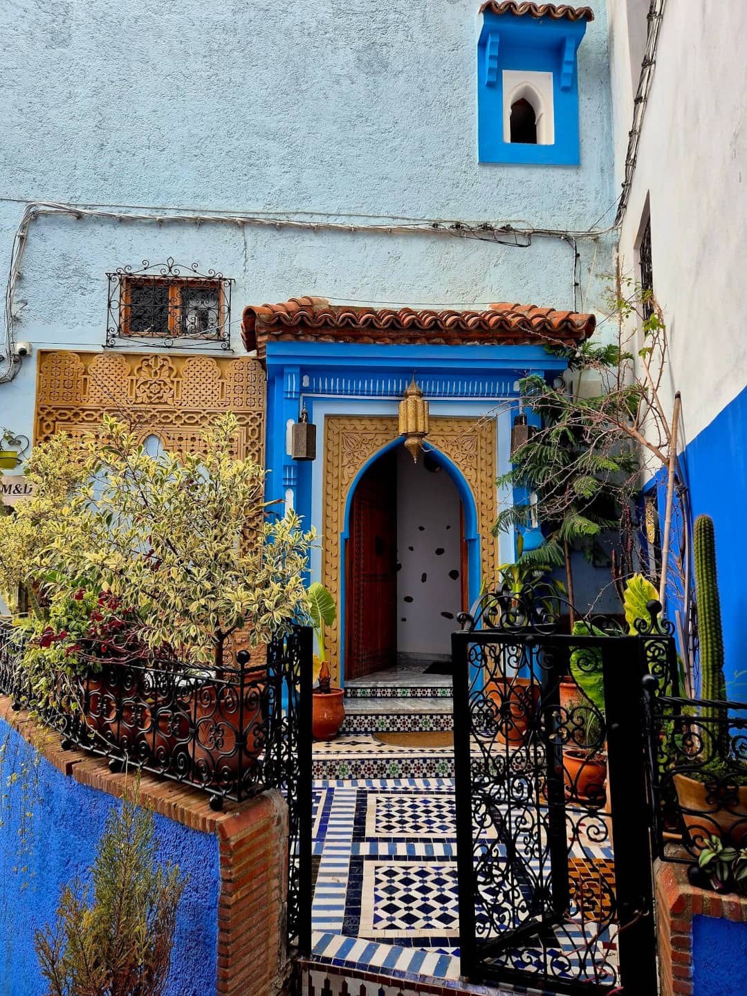 Vibrant blue street scene in Chefchaouen, optimized for luxury Morocco travel inspiration.