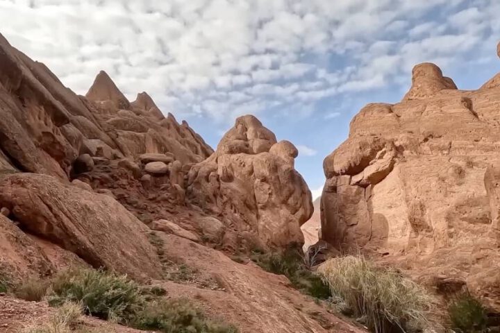 Bizarre Felsformationen der Affenfinger im Dades-Tal Marokko