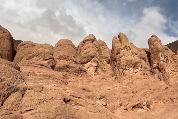 Affenfinger Felsformationen im Dades-Tal Marokko aus nächster Perspektive