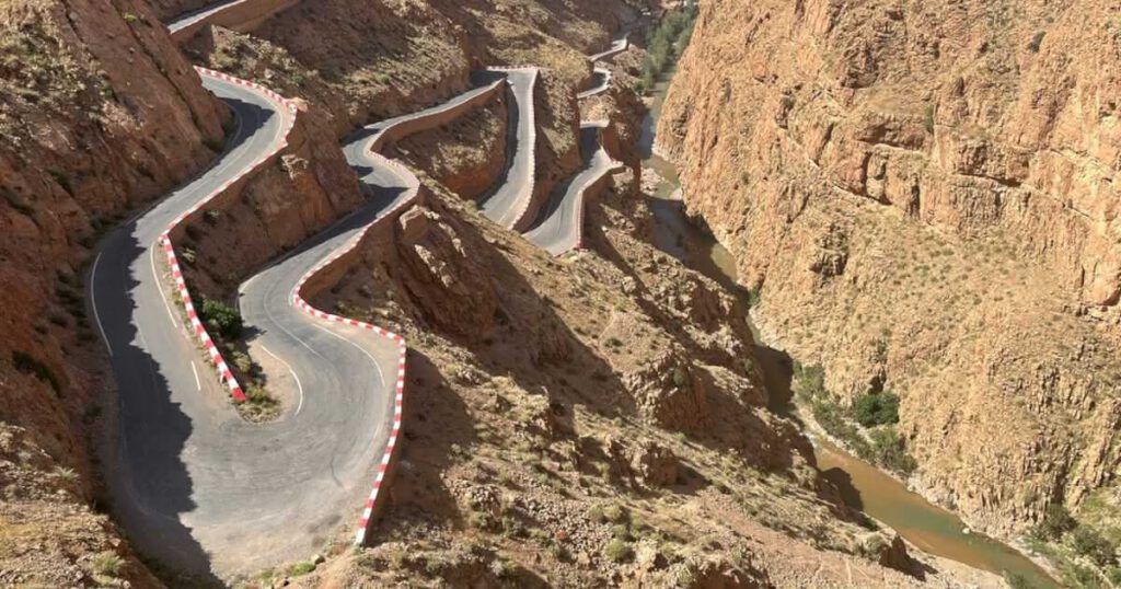 Serpentinenstraße im Dades-Tal im Atlasgebirge