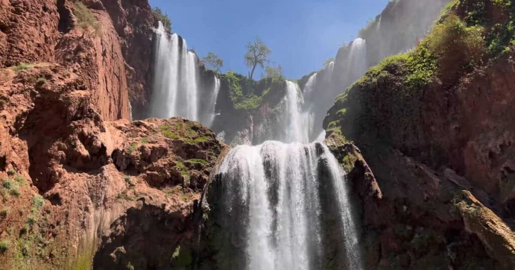 Ouzoud Wasserfälle mit mehreren Kaskaden im Atlasgebirge