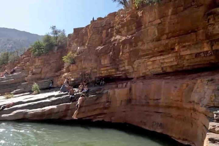 Klippen im Paradies-Tal bei Agadir mit natürlichen Badebereichen zwischen Felsen